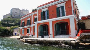Federico II eröffnet ein Büro in der Villa Ferretti in Bacoli für untergetauchte Archäologie