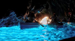 Wiedereröffnung der Blauen Grotte von Capri, einer koviden freien Insel