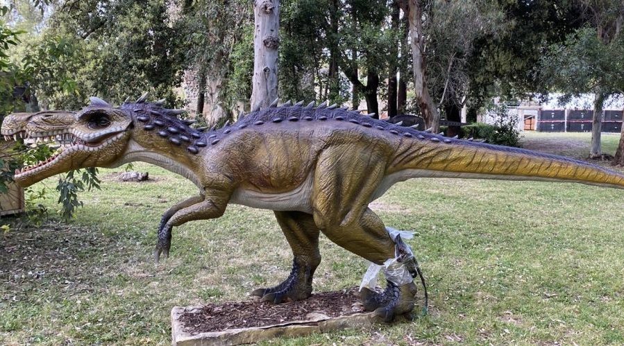 Dinosaurios vivos en la Mostra d'Oltremare: dinosaurios gigantes que se mueven y respiran