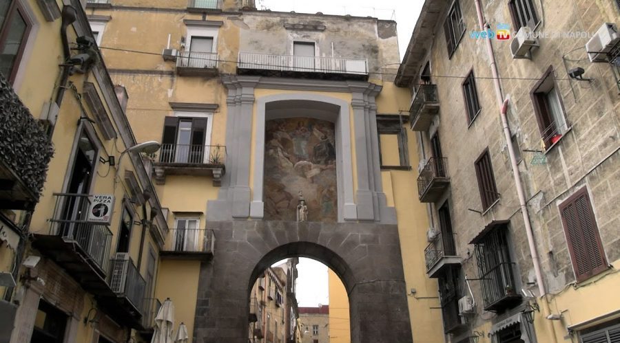 ナポリのPorta San Gennaro