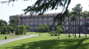 Walk to the Bosco di Capodimonte, free visit among the beauties of nature