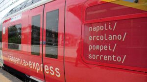 Campania Express, the train to Sorrento, Pompeii and Herculaneum: timetables and prices