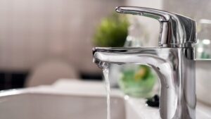 Manca l'acqua a Napoli, in corso di riparazione il guasto alla rete idrica
