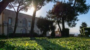 Storie al Verde في نابولي: عروض خارجية في الحدائق مع مسرح الترام
