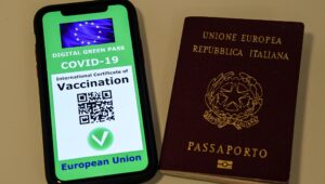 Green pass obbligatorio in Italia dal 6 agosto: ecco dove serve