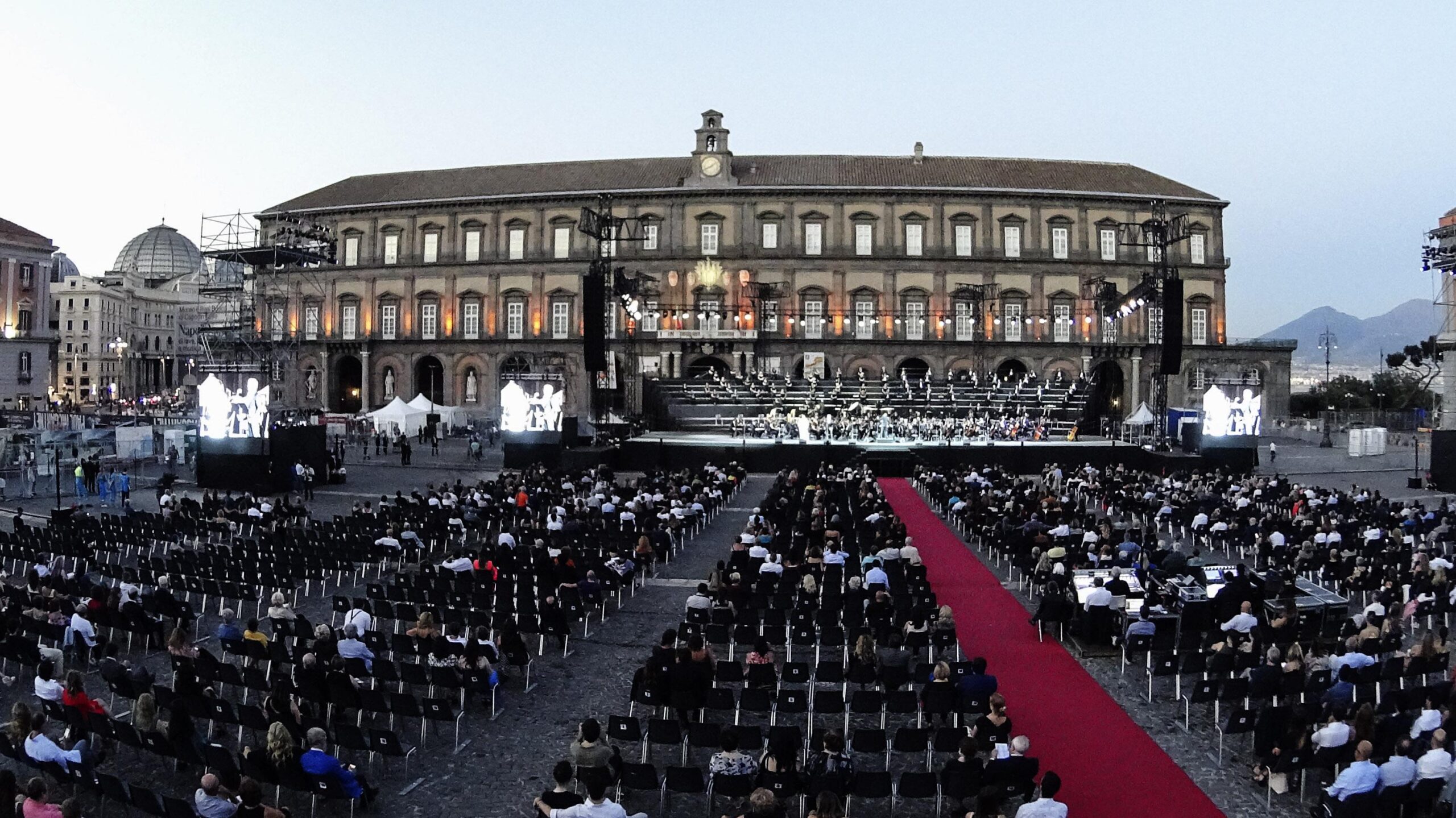 Spectacle de San Carlo sur la Piazza Plebiscito