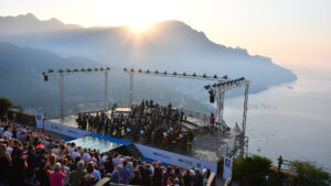 Foto do concerto ao amanhecer no Ravello Festival