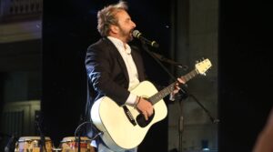 Tony Tammaro im Konzert auf dem ehemaligen NATO-Stützpunkt in Bagnoli
