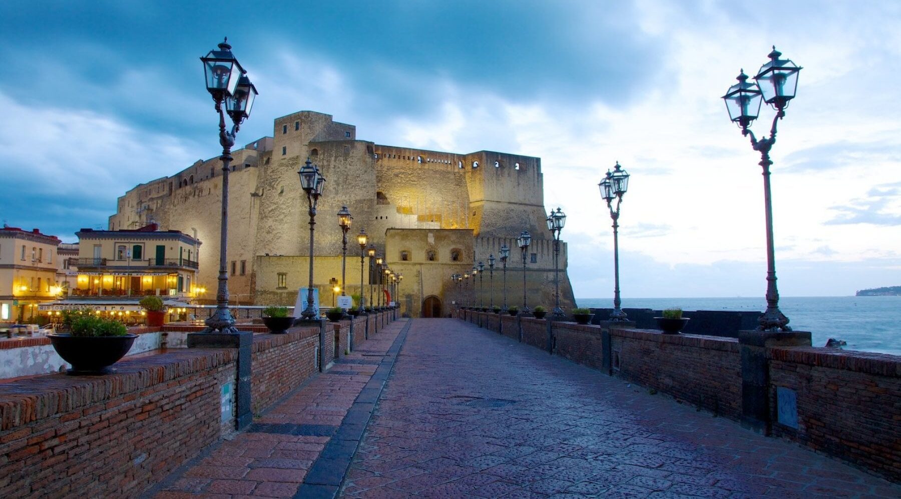 Castel dell'Ovo，那不勒斯