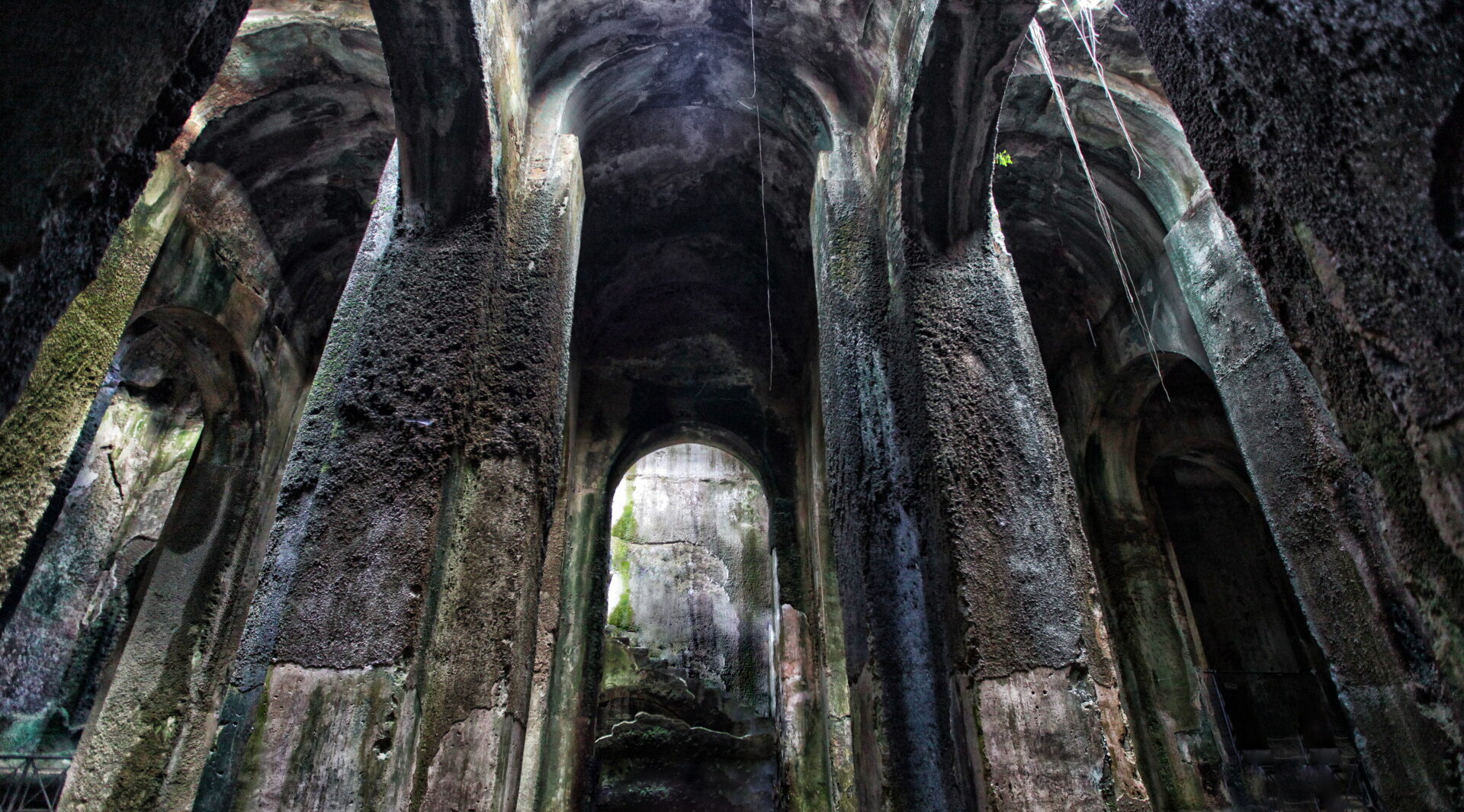 Visita serale dalla Piscina Mirabilis alle Cento Camerelle a Bacoli