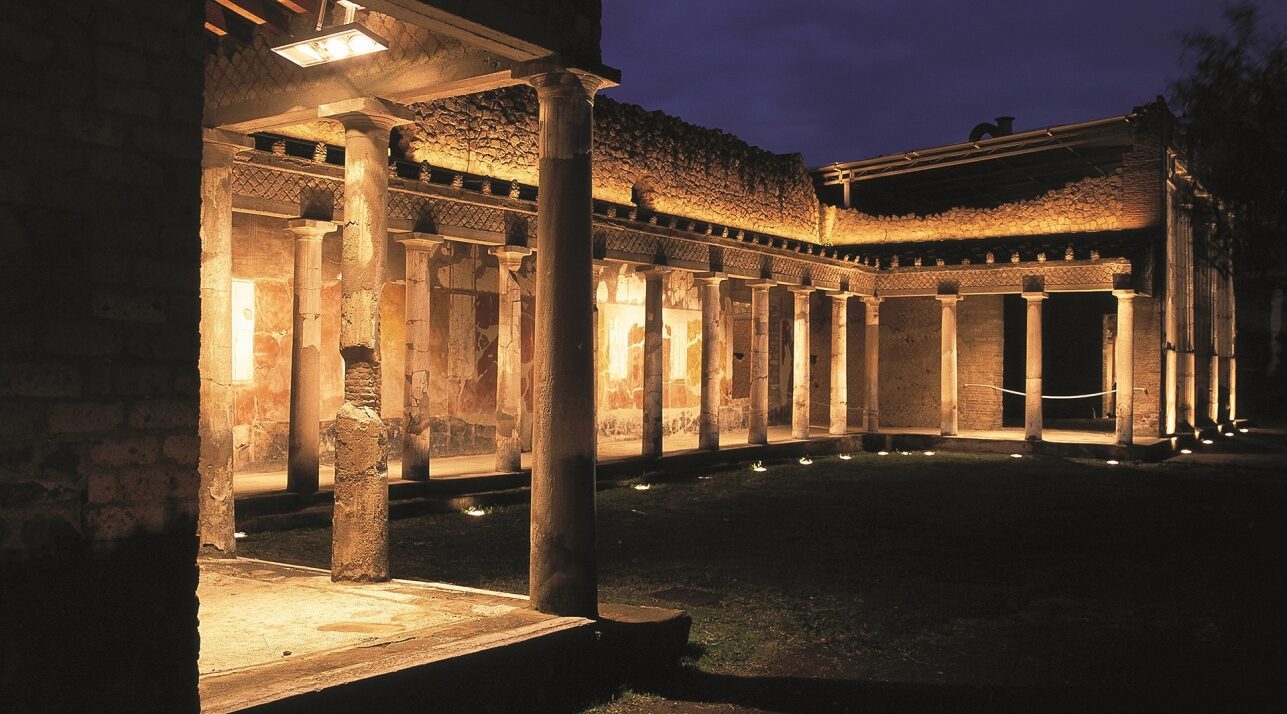 Theatrical visits and music in Stabia, Oplontis and Boscoreale at night