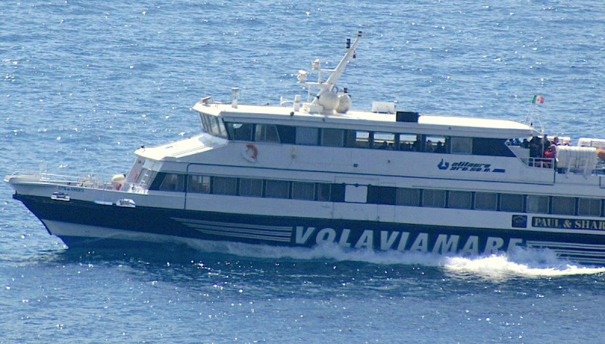 A new connection by sea with the hydrofoil is active between Naples and Positano