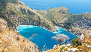 Panorama sur la baie de Ieranto