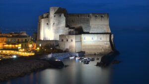 Castel dell'Ovo en la noche