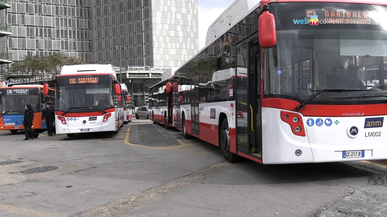 Natale e Capodanno a Napoli, 40 bus in più in circolazione