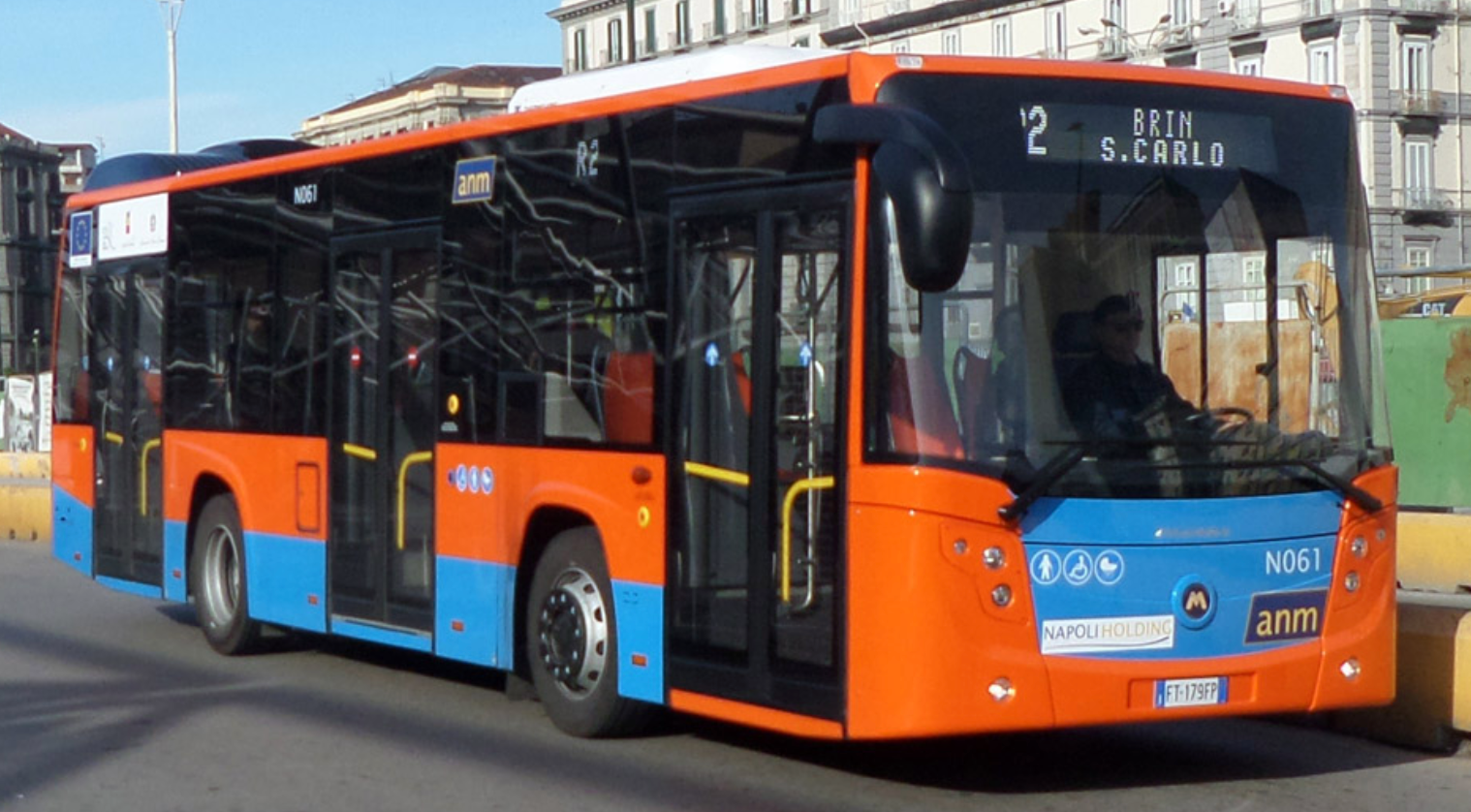 Autobús en Nápoles, a partir de septiembre cambian los horarios de servicio.