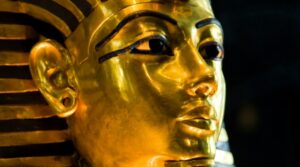 cartel de Tutankamón - Viaje a la eternidad en el Castel dell'Ovo en Nápoles con hallazgos originales