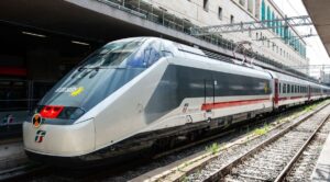 Linea Napoli-Roma sospesa temporaneamente per maltempo: le navette sostitutive