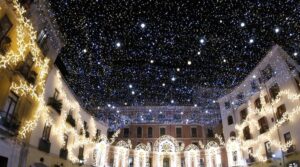 Luci d'Artista en Salerno, las luces y el árbol de Navidad están de vuelta