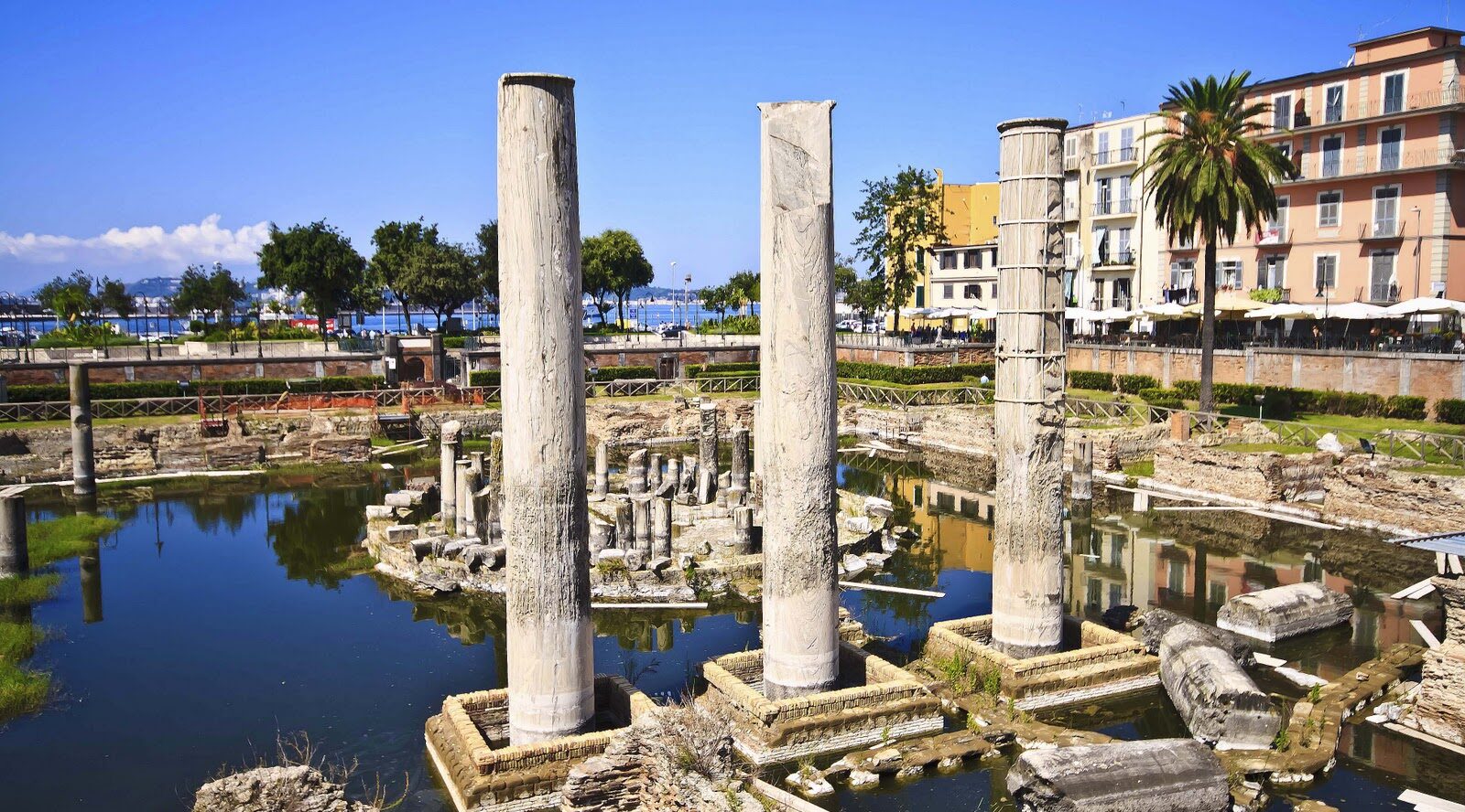 Au temple de Sérapis à Pozzuoli le concert de l'écrasante ScalzaBanda di Montesanto