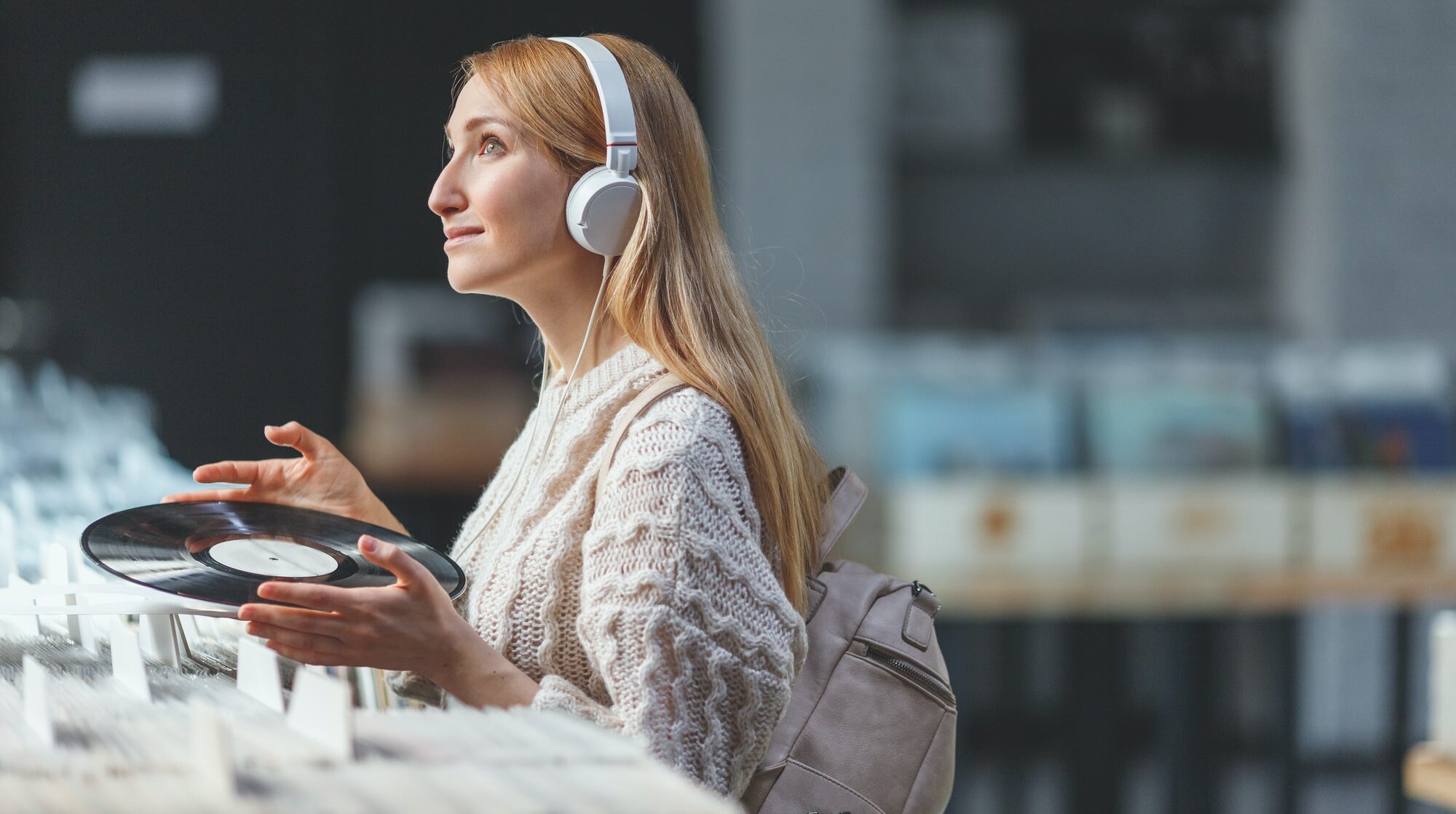 Ragazza alla fiera del disco