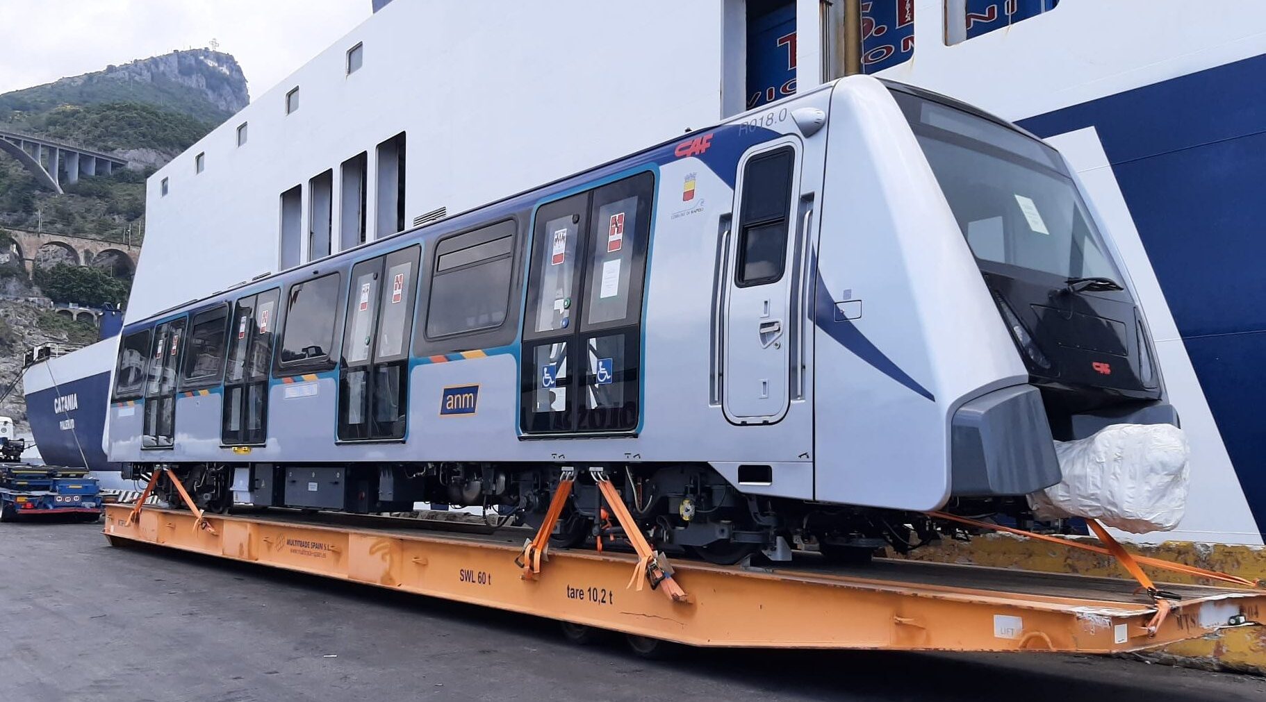 Metro línea 1 Nápoles, llegan 10 nuevos trenes