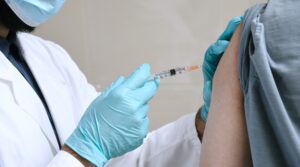 Vaccino antinfluenzale in Campania, come riceverlo dal medico e in farmacia