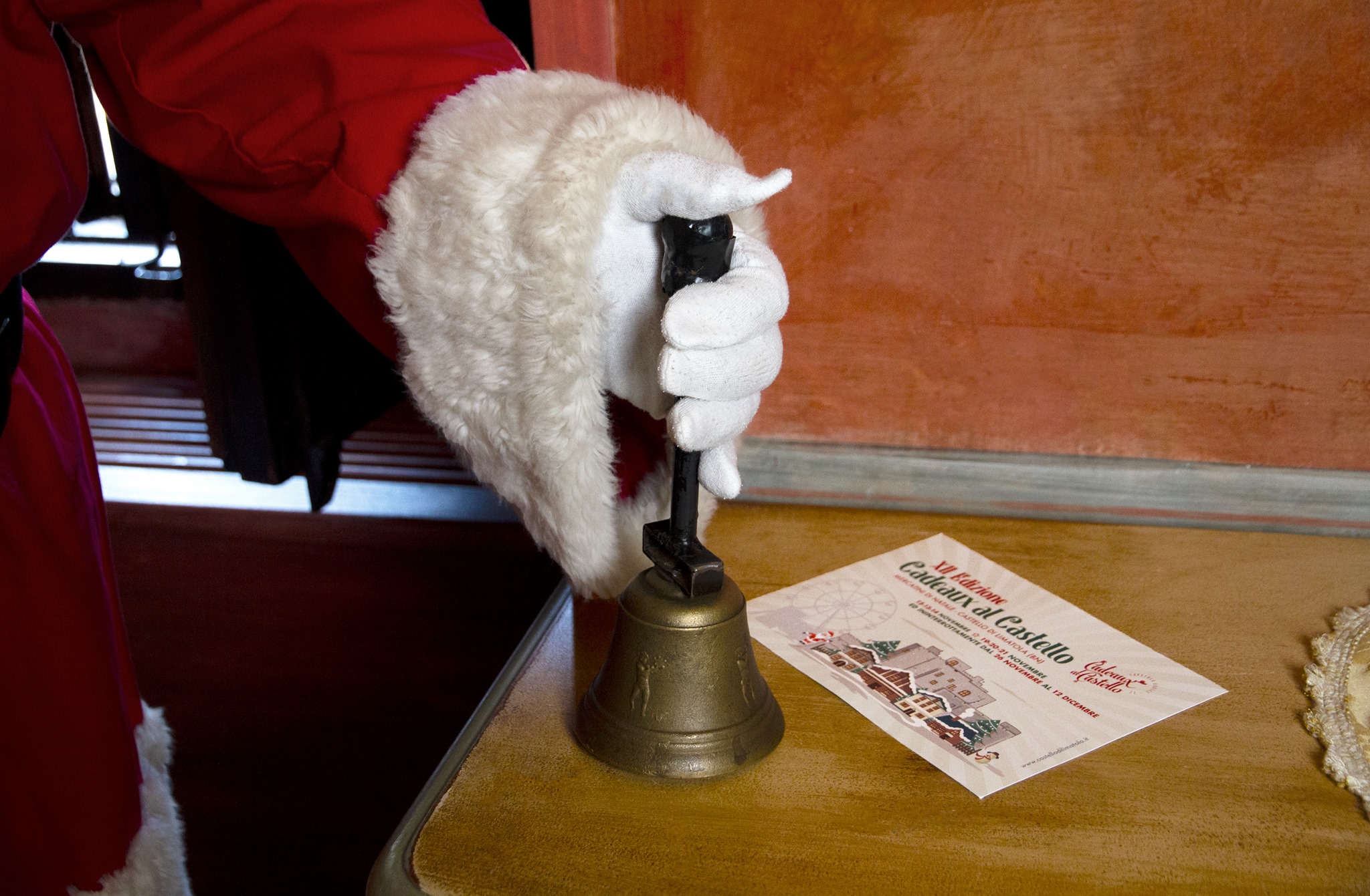 Weihnachtsmärkte und die verwunschene Hütte des Weihnachtsmanns auf der Burg von Limatola