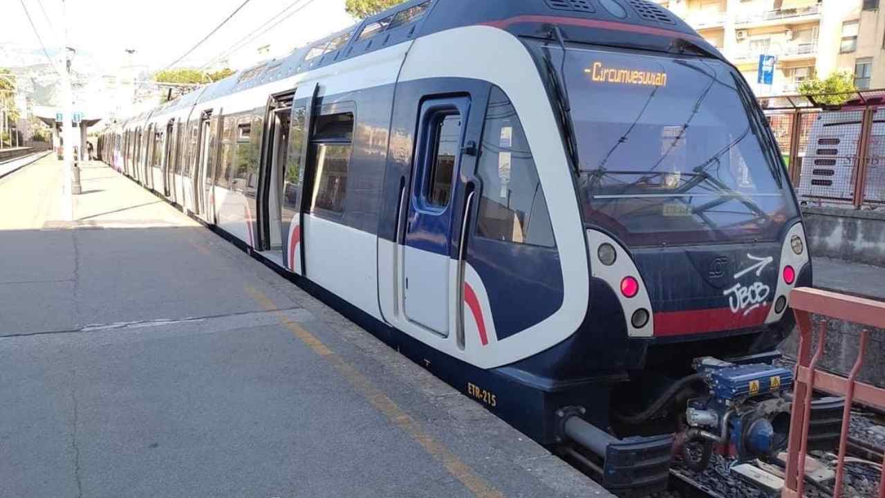 Circumvesuviana train