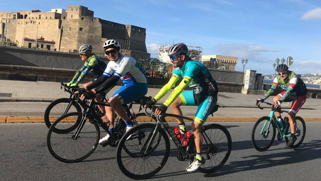 Cyclistes à Naples