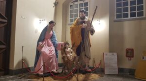 ピエトラルサ博物館では、世界最大のキリスト降誕：4メートルを超える彫像