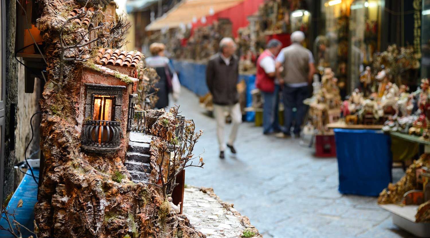 La Fiera di Natale a San Gregorio Armeno con le tipiche casette natalizie