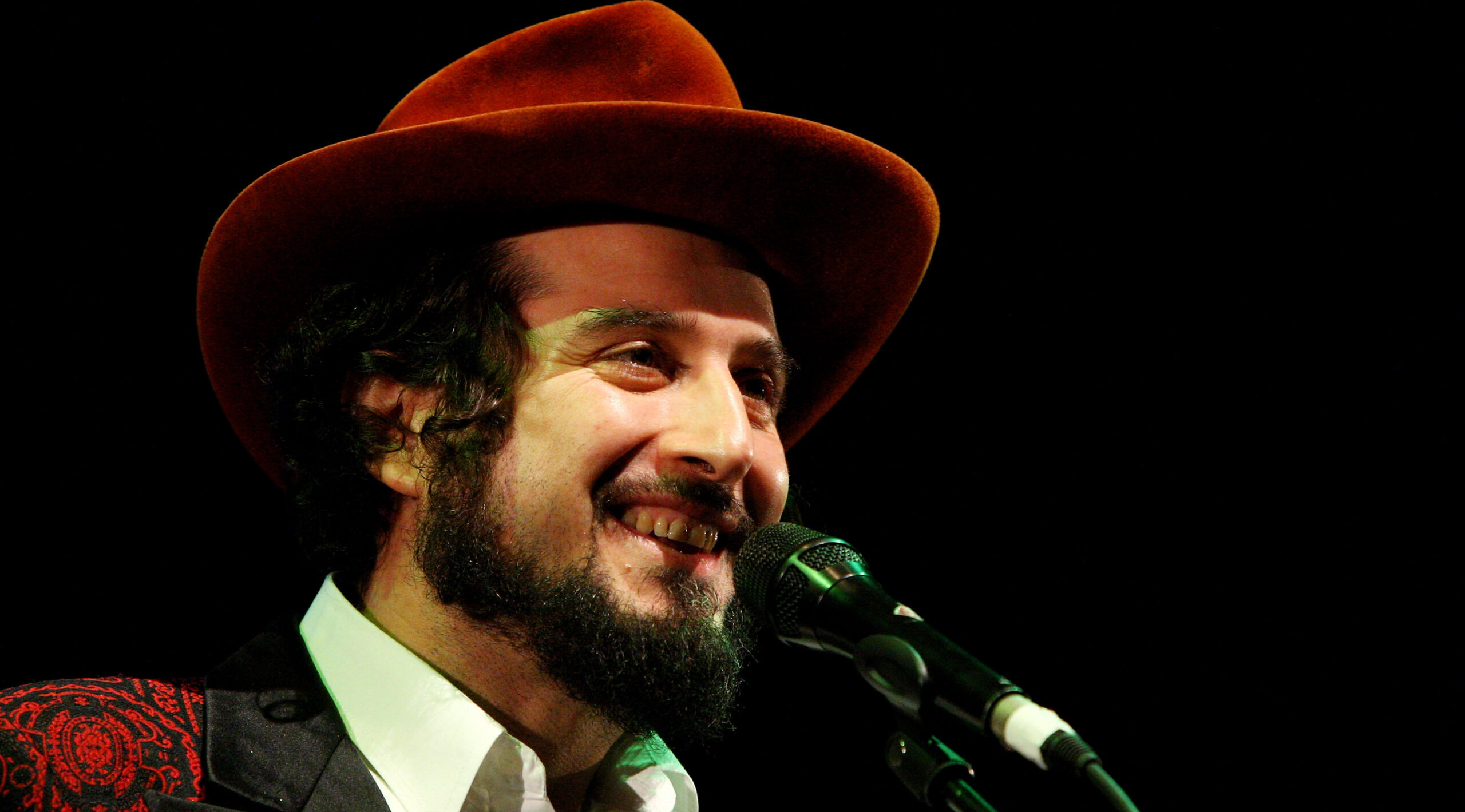 Vinicio Capossela in Neapel liest Passagen, die von Dantes Göttlicher Komödie inspiriert sind