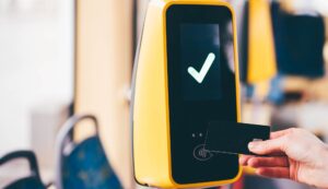 Arriva il biglietto contactless Tap&Go per i mezzi pubblici in Campania: si paga tramite carta o bancomat