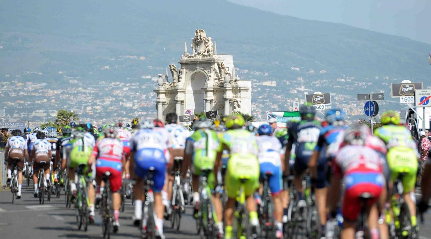 Tour of Italy in Naples