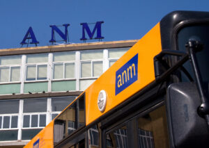 ANM-Bus in Scampia in Neapel, verbesserte Rennen für Red Bull 64 Bars Live