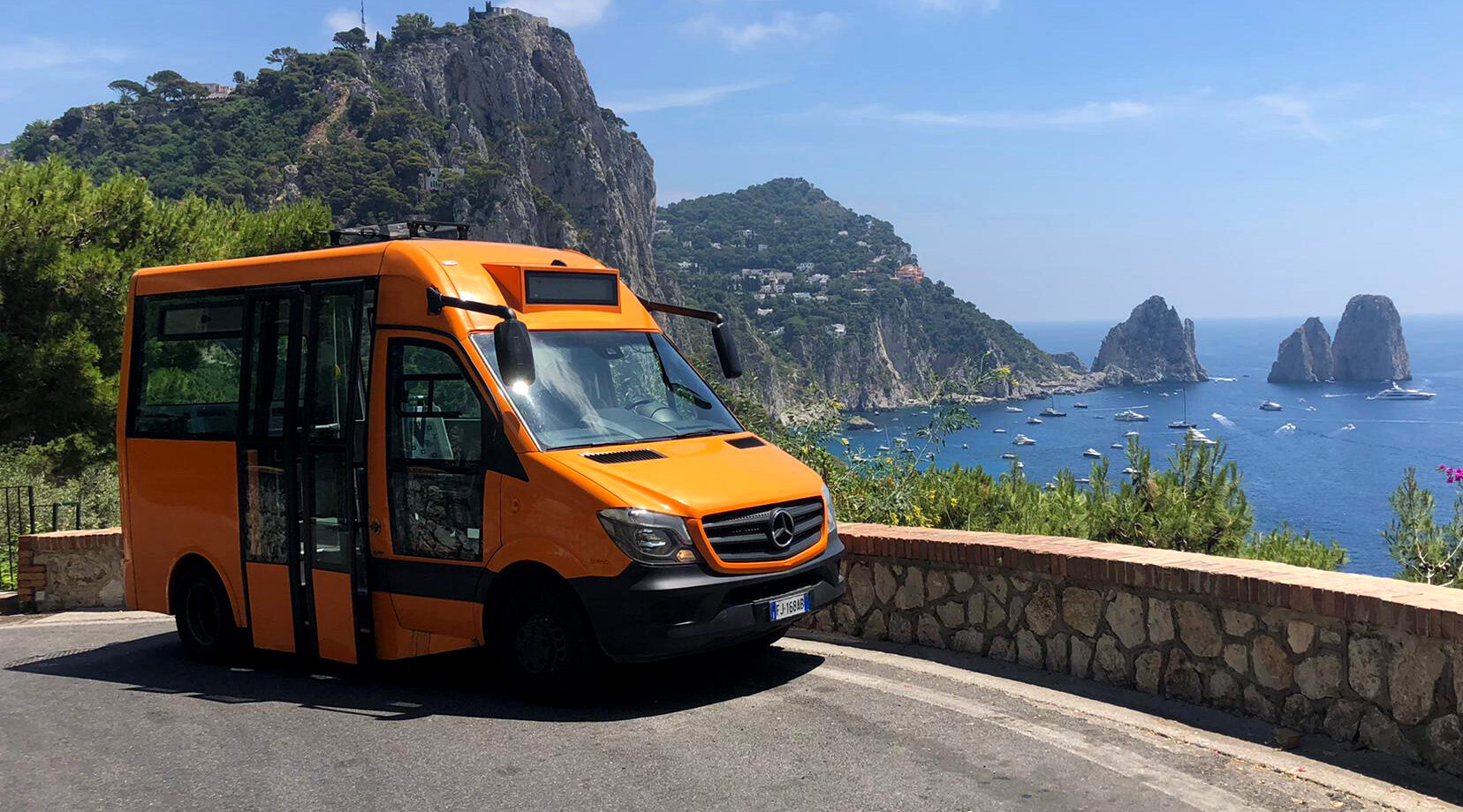 Capri bus