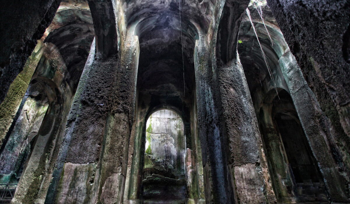 阿尔贝托·安吉拉 (Alberto Angela) 在美丽的 Mirabilis Pool for the Wonders 计划中的巴科利 (Bacoli)