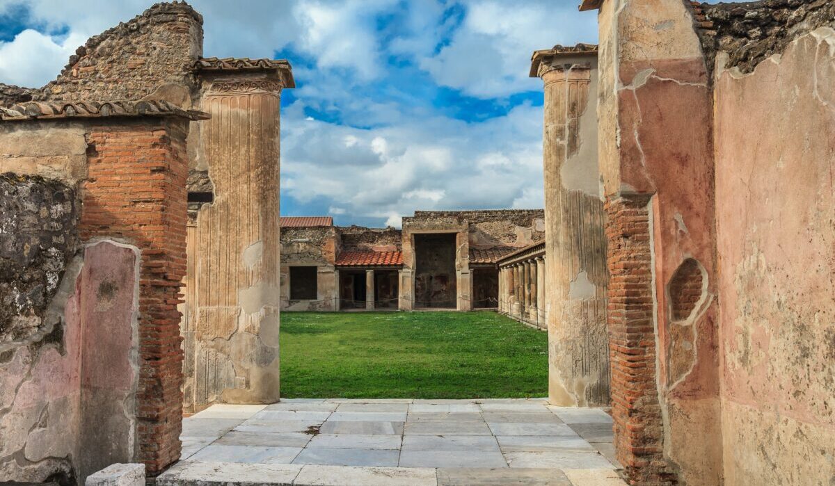 Автобус Pompei Arte, вот бесплатный автобус, который прибывает на раскопки.