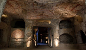 开胃酒和晚间游览圣热纳罗地下墓穴