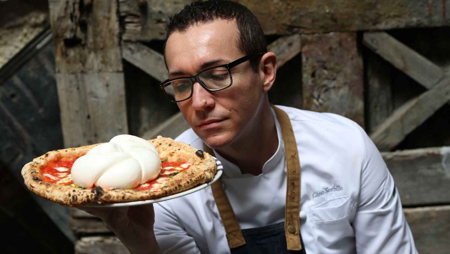 Gino Sorbillo ouvre Pizza Gourmand sur le front de mer de Naples avec des pizzas régionales