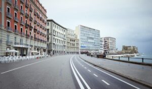 Lungomare di Napoli, sì al restyling ma c'è scontro sulla pedonalizzazione