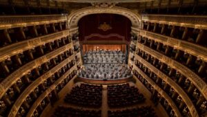 Le Théâtre San Carlo ferme pour 3 mois : les spectacles bougent
