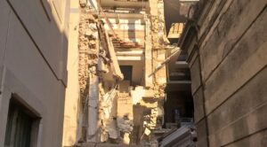 Crollo al Cimitero di Poggioreale, centinaia di tombe colpite: chiusura temporanea