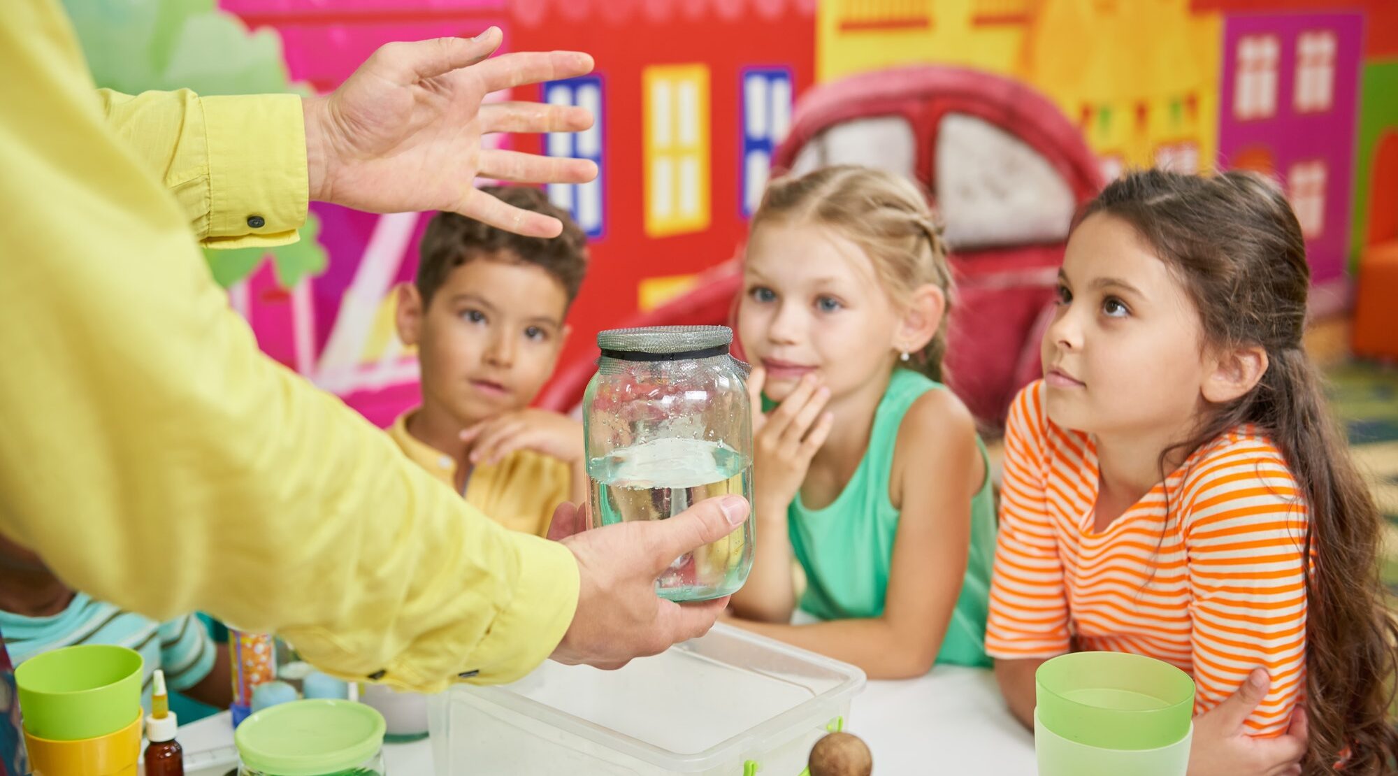 Enfants dans le laboratoire