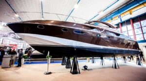 Barco em exposição no Nauticsud