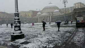 Merla Days: Frost kommt aus Russland mit Schnee in Neapel