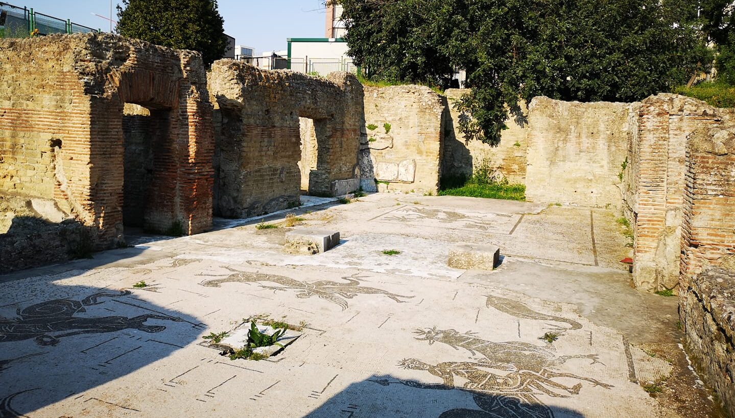 Visitas guiadas gratuitas aos antigos banhos romanos da via Terracina: o sítio arqueológico com mosaicos fascinantes