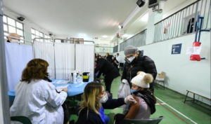 Вакцины в школах Неаполя, много оговорок: вот участвующие учреждения