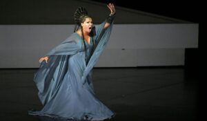 ナポリのサンカルロ劇場でのアイーダ：ジュゼッペヴェルディのオペラが舞台に戻ってきました